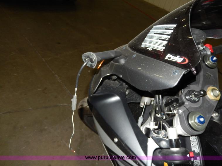 image for item D8125 2007 Suzuki GSXR750 motorcycle