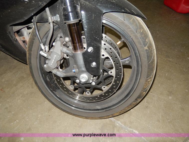 image for item D8125 2007 Suzuki GSXR750 motorcycle