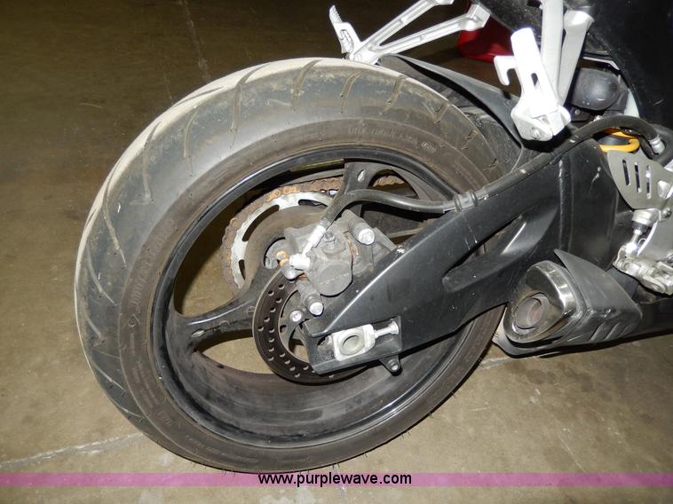 image for item D8125 2007 Suzuki GSXR750 motorcycle