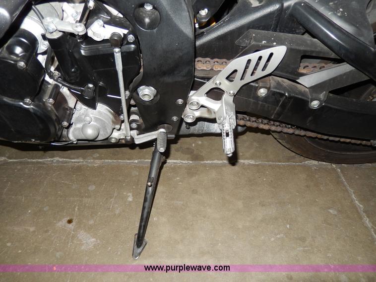 image for item D8125 2007 Suzuki GSXR750 motorcycle