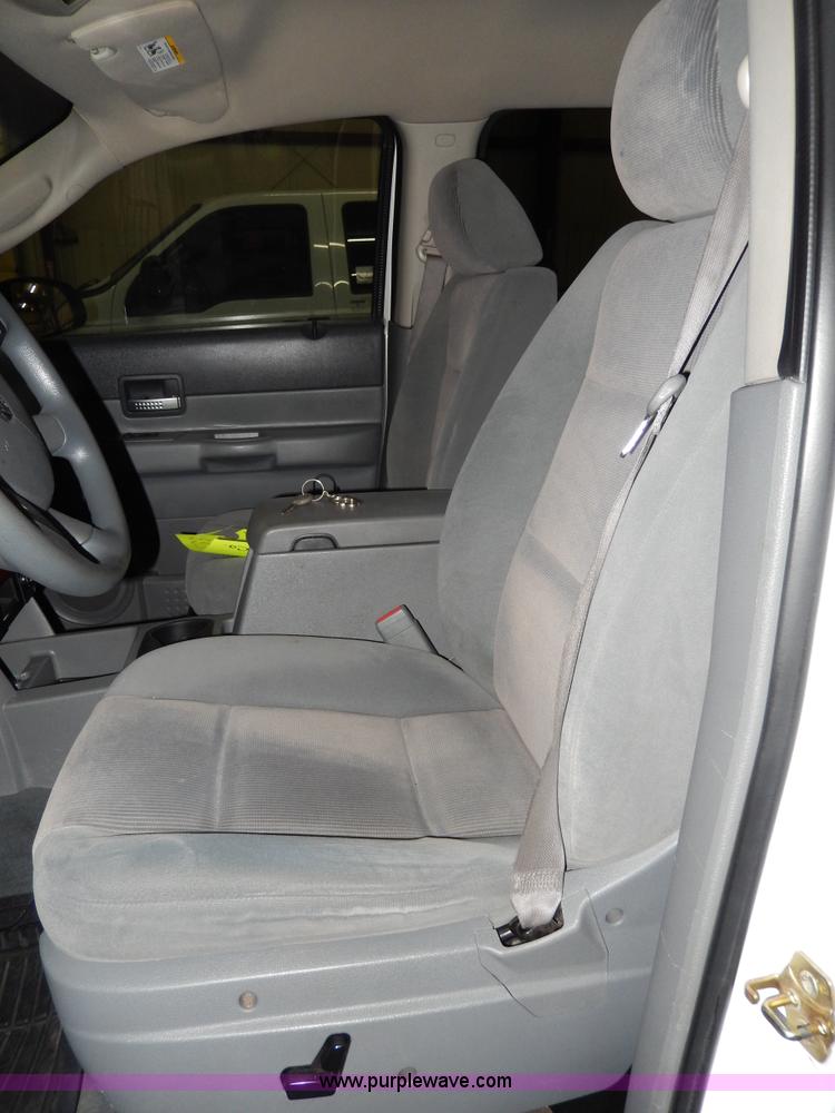 image for item D8128 2004 Dodge Durango SLT SUV