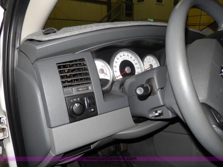 image for item D8128 2004 Dodge Durango SLT SUV