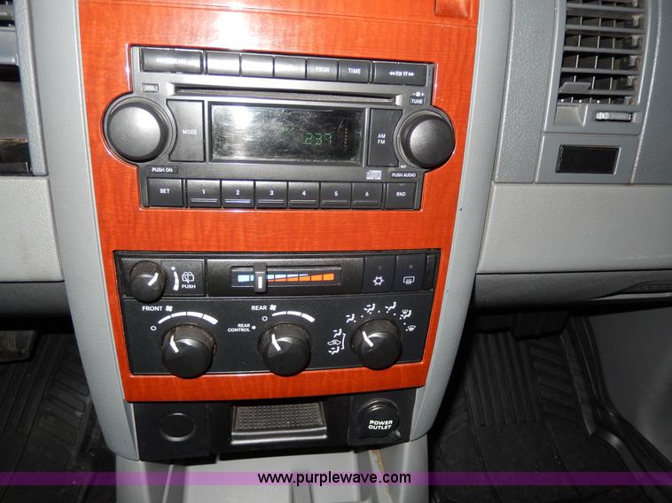 image for item D8128 2004 Dodge Durango SLT SUV