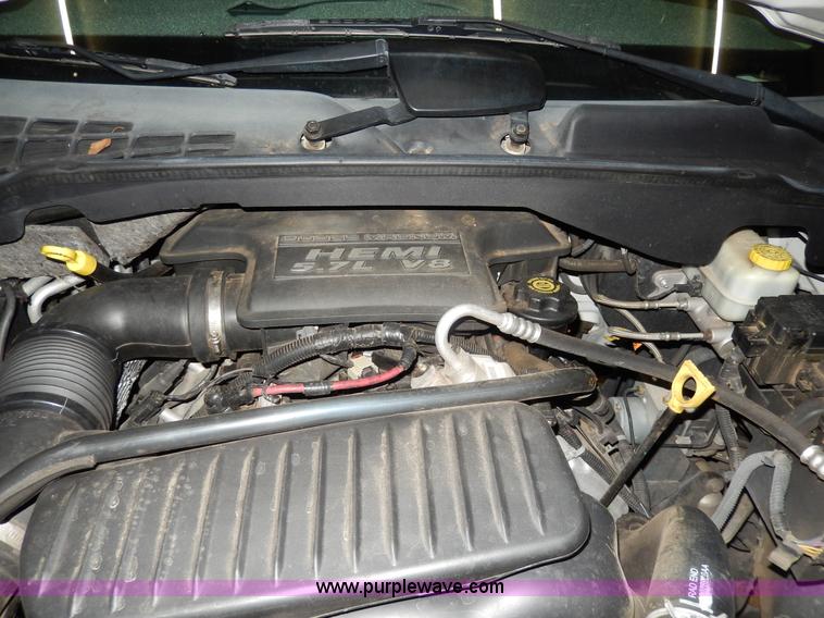 image for item D8128 2004 Dodge Durango SLT SUV