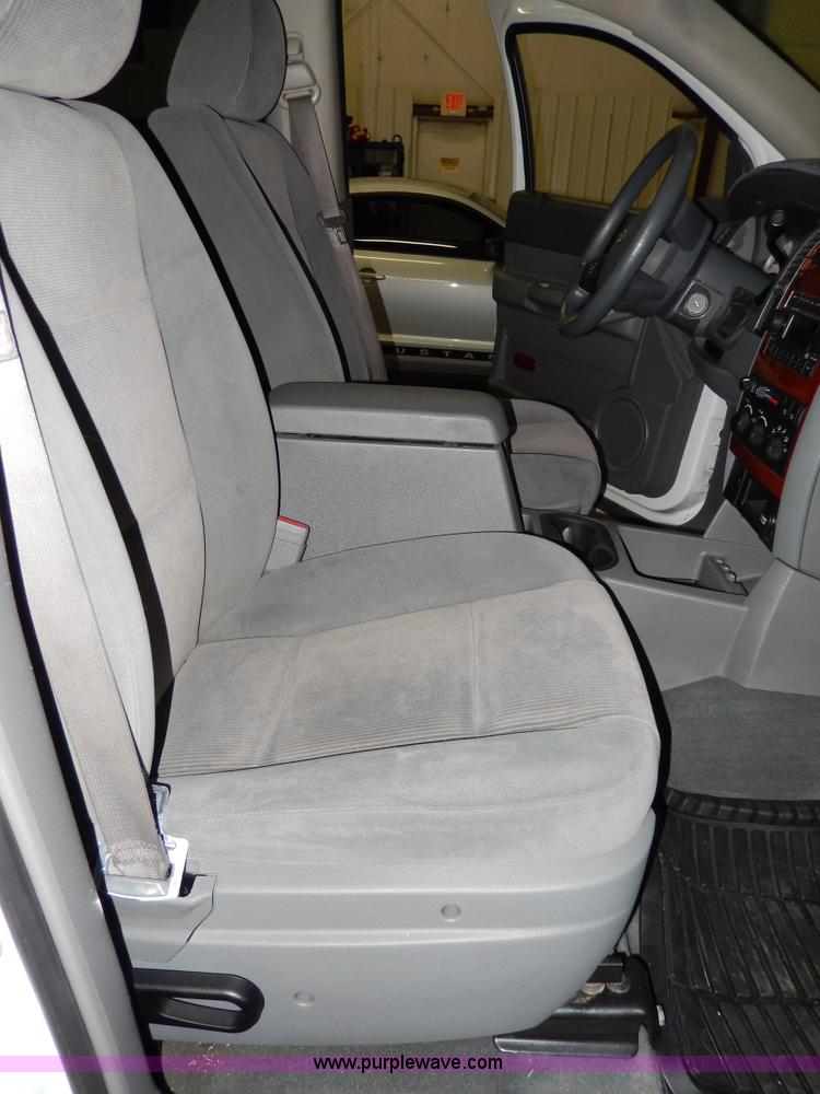 image for item D8128 2004 Dodge Durango SLT SUV