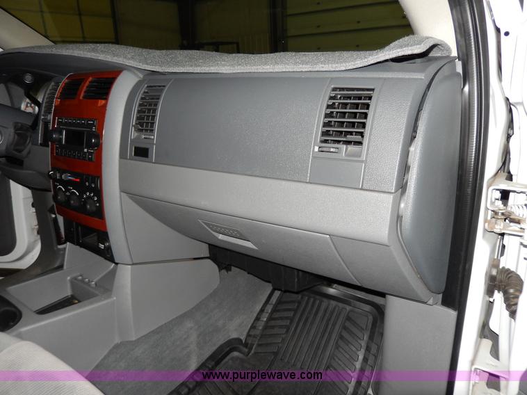 image for item D8128 2004 Dodge Durango SLT SUV