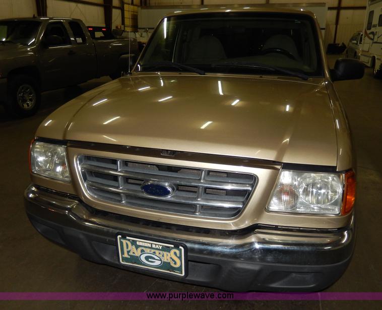 image for item D8129 2002 Ford Ranger XLT SuperCab pickup truck