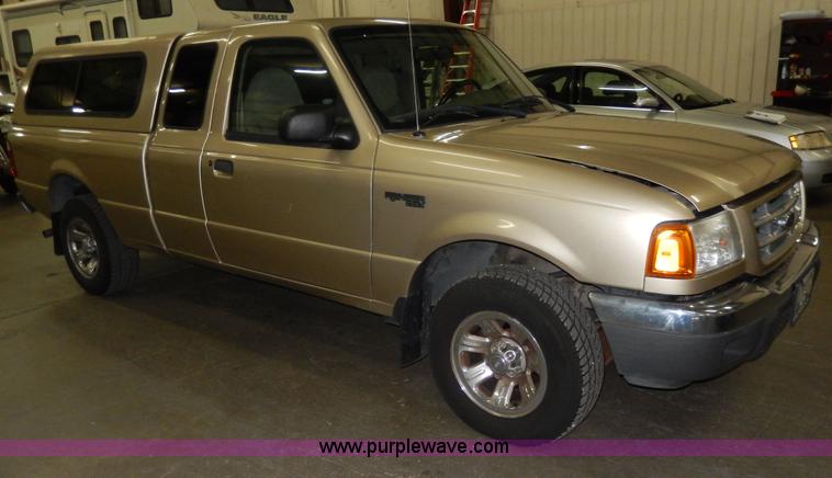 image for item D8129 2002 Ford Ranger XLT SuperCab pickup truck