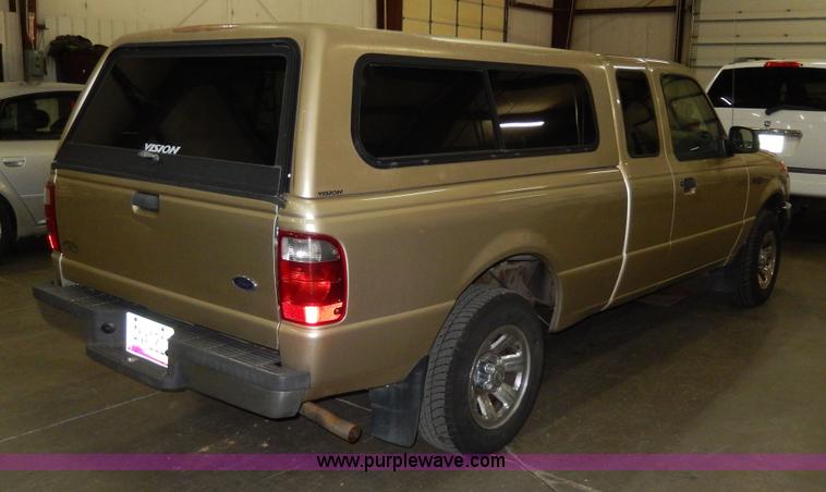 image for item D8129 2002 Ford Ranger XLT SuperCab pickup truck