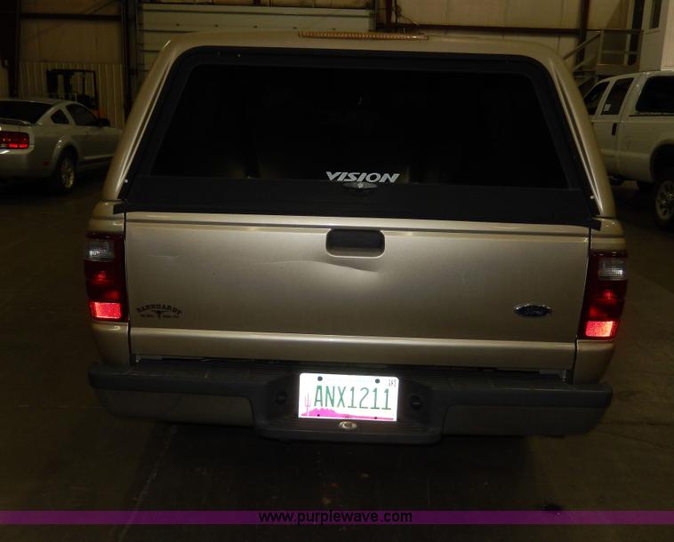 image for item D8129 2002 Ford Ranger XLT SuperCab pickup truck