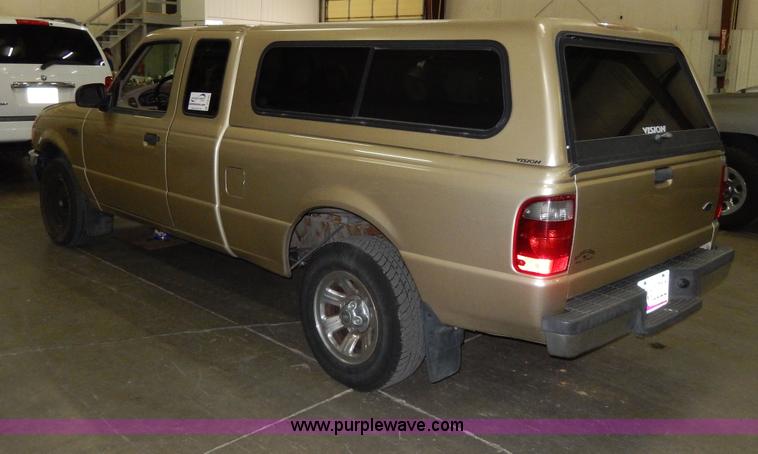 image for item D8129 2002 Ford Ranger XLT SuperCab pickup truck