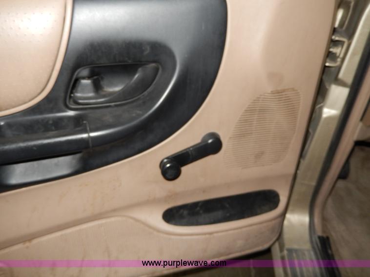 image for item D8129 2002 Ford Ranger XLT SuperCab pickup truck