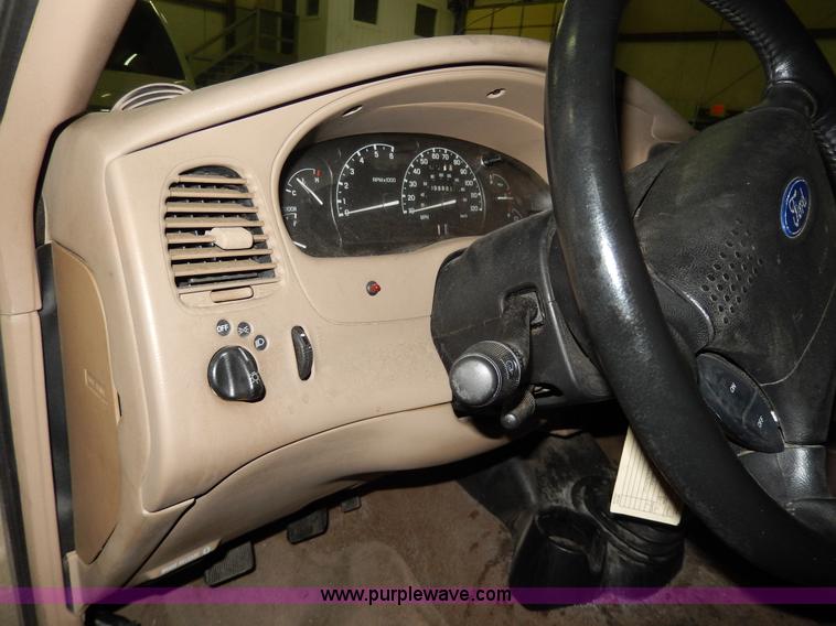 image for item D8129 2002 Ford Ranger XLT SuperCab pickup truck