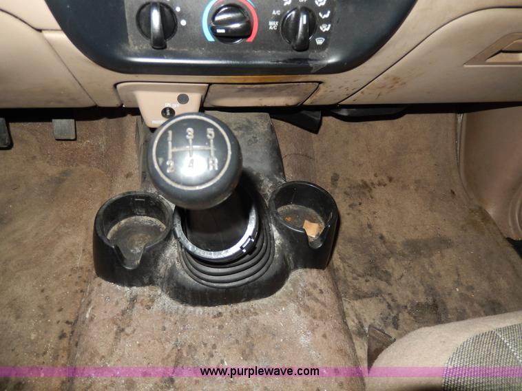 image for item D8129 2002 Ford Ranger XLT SuperCab pickup truck