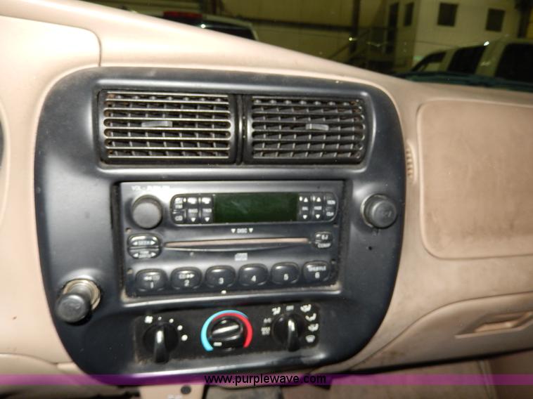 image for item D8129 2002 Ford Ranger XLT SuperCab pickup truck