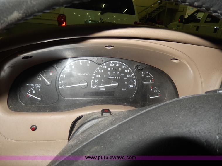 image for item D8129 2002 Ford Ranger XLT SuperCab pickup truck