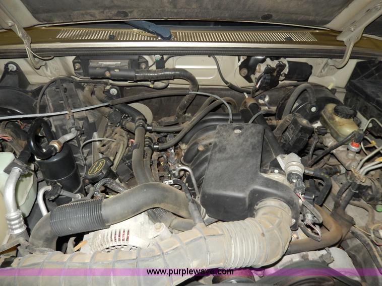 image for item D8129 2002 Ford Ranger XLT SuperCab pickup truck