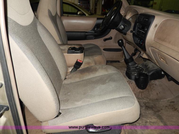 image for item D8129 2002 Ford Ranger XLT SuperCab pickup truck