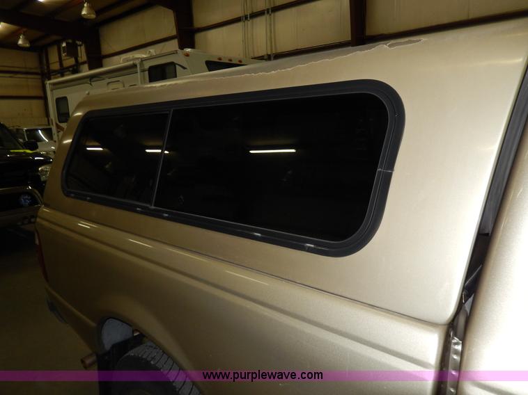 image for item D8129 2002 Ford Ranger XLT SuperCab pickup truck