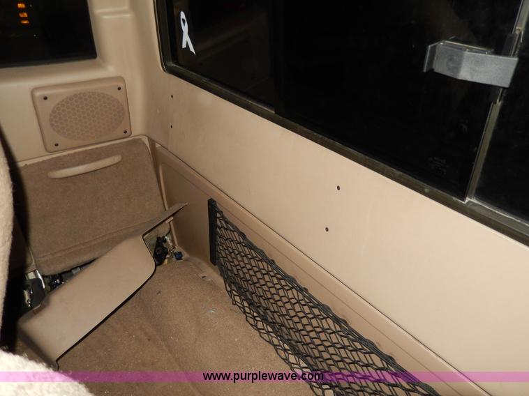 image for item D8129 2002 Ford Ranger XLT SuperCab pickup truck