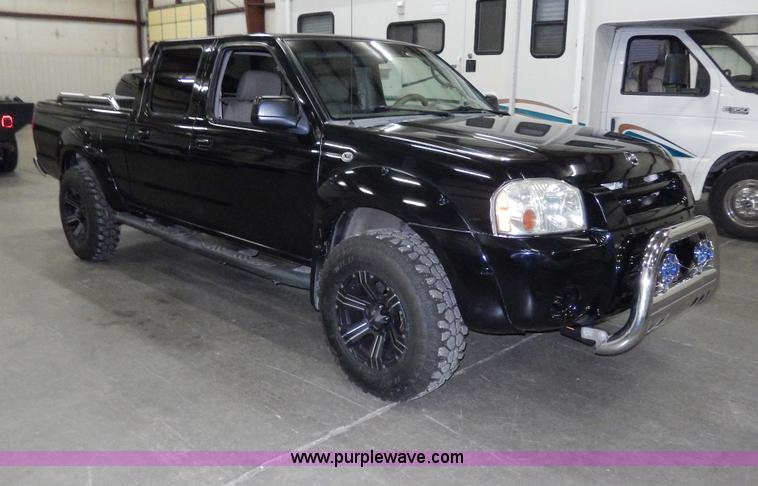 image for item D8130 2002 Nissan Frontier XE Crew Cab pickup truck