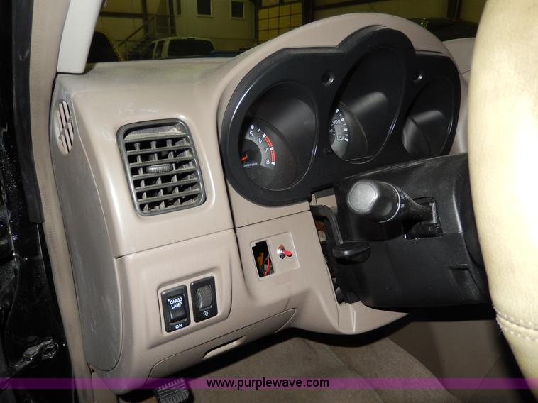 image for item D8130 2002 Nissan Frontier XE Crew Cab pickup truck