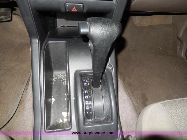 image for item D8130 2002 Nissan Frontier XE Crew Cab pickup truck