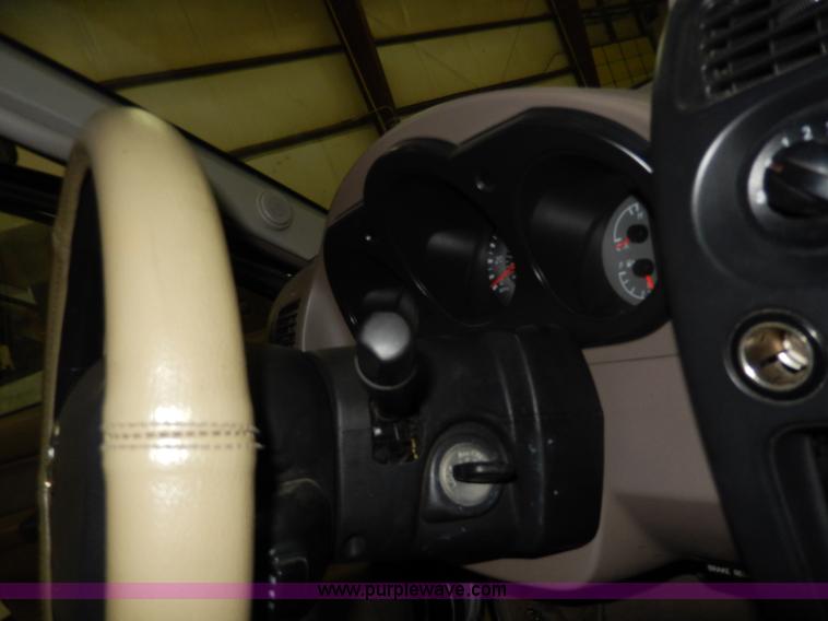 image for item D8130 2002 Nissan Frontier XE Crew Cab pickup truck