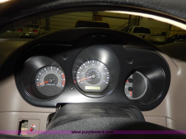 image for item D8130 2002 Nissan Frontier XE Crew Cab pickup truck