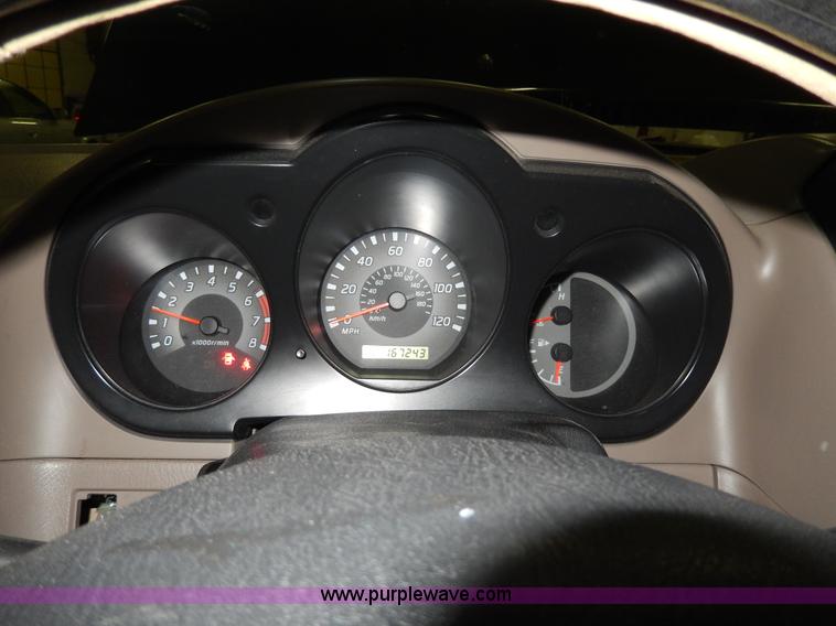 image for item D8130 2002 Nissan Frontier XE Crew Cab pickup truck