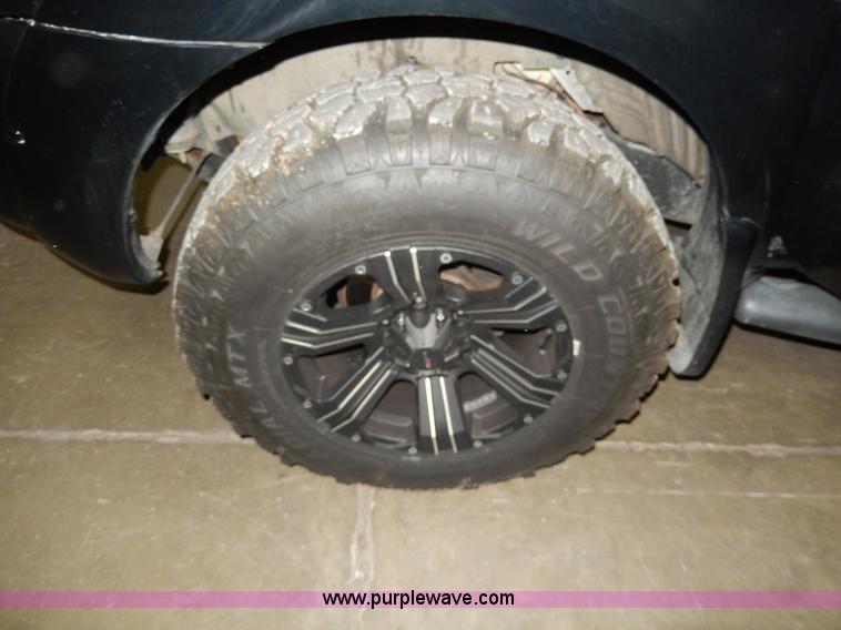 image for item D8130 2002 Nissan Frontier XE Crew Cab pickup truck