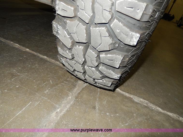 image for item D8130 2002 Nissan Frontier XE Crew Cab pickup truck