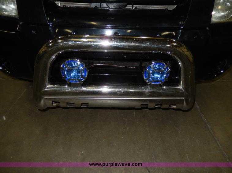 image for item D8130 2002 Nissan Frontier XE Crew Cab pickup truck