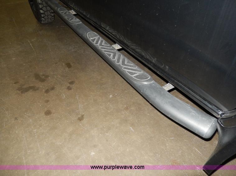 image for item D8130 2002 Nissan Frontier XE Crew Cab pickup truck