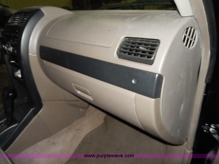 image for item D8130 2002 Nissan Frontier XE Crew Cab pickup truck