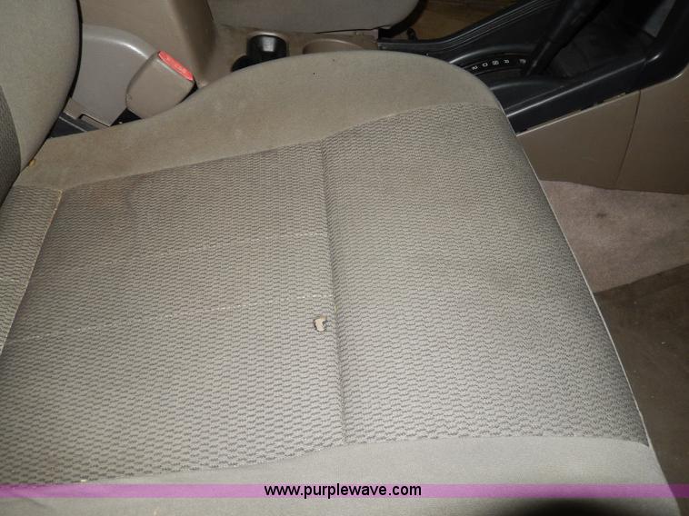 image for item D8130 2002 Nissan Frontier XE Crew Cab pickup truck