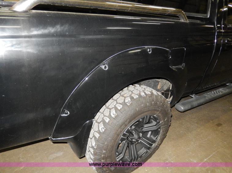 image for item D8130 2002 Nissan Frontier XE Crew Cab pickup truck