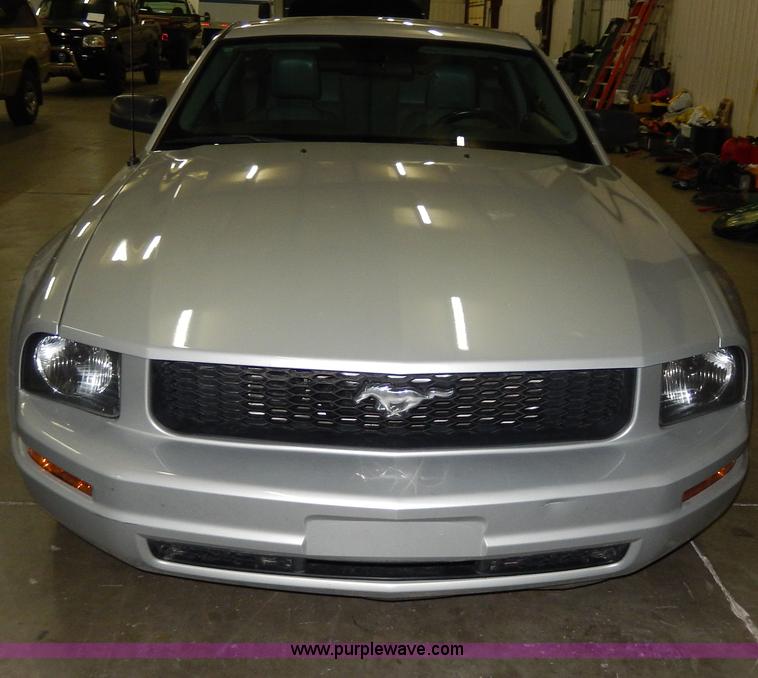 image for item D8133 2006 Ford Mustang