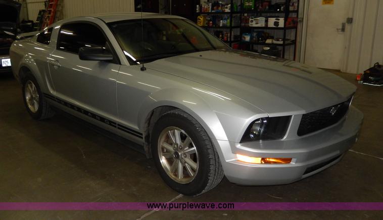 image for item D8133 2006 Ford Mustang
