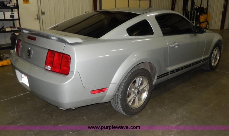 image for item D8133 2006 Ford Mustang
