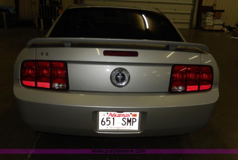 image for item D8133 2006 Ford Mustang