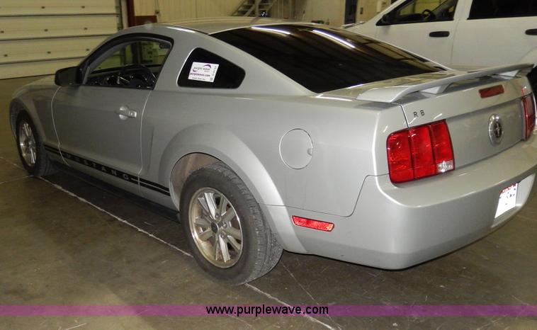 image for item D8133 2006 Ford Mustang