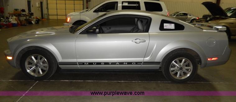image for item D8133 2006 Ford Mustang