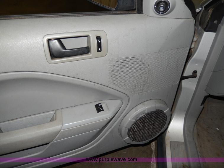 image for item D8133 2006 Ford Mustang