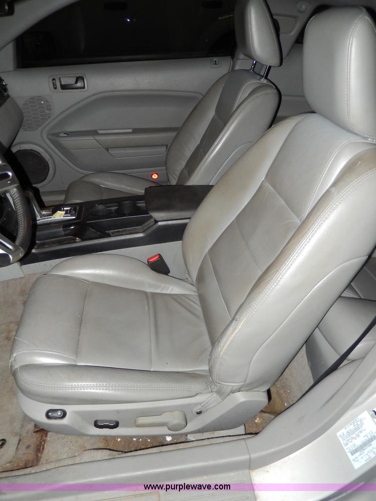 image for item D8133 2006 Ford Mustang