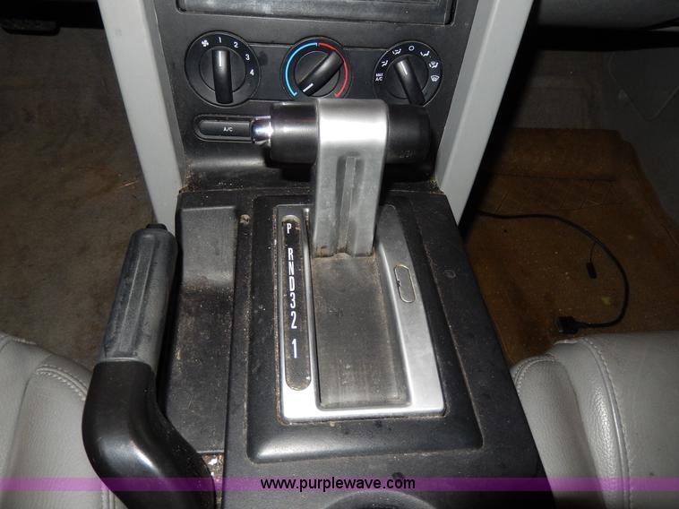 image for item D8133 2006 Ford Mustang