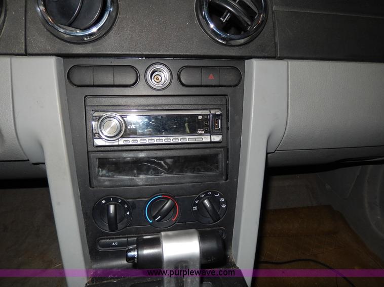 image for item D8133 2006 Ford Mustang