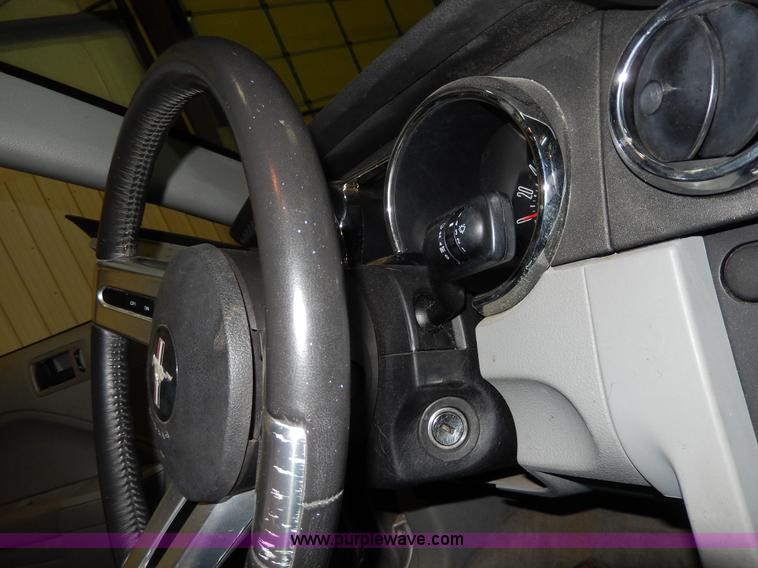 image for item D8133 2006 Ford Mustang
