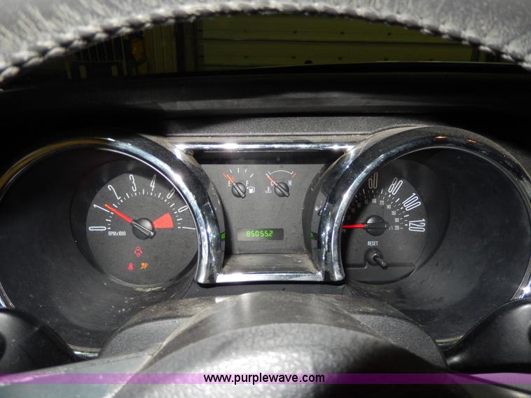 image for item D8133 2006 Ford Mustang