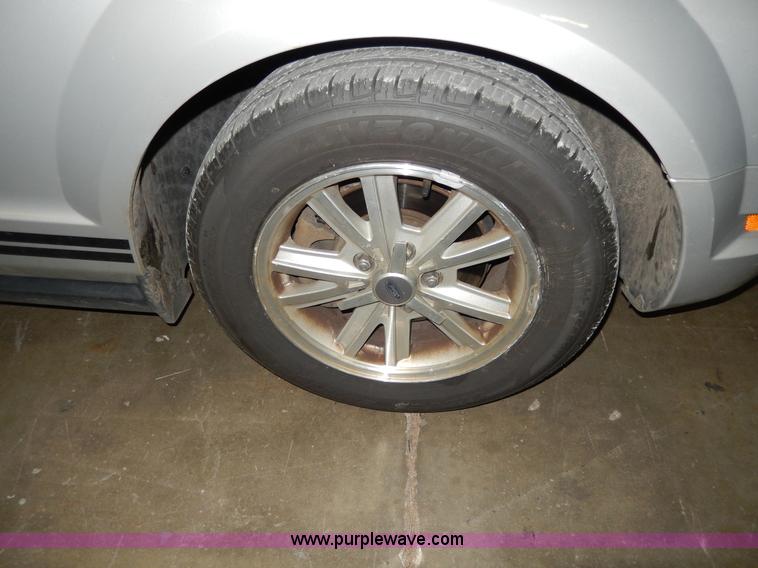 image for item D8133 2006 Ford Mustang